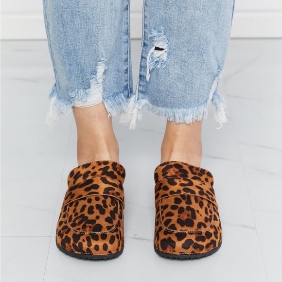 Animal Print Round Toe Mules - Picture 5 of 5